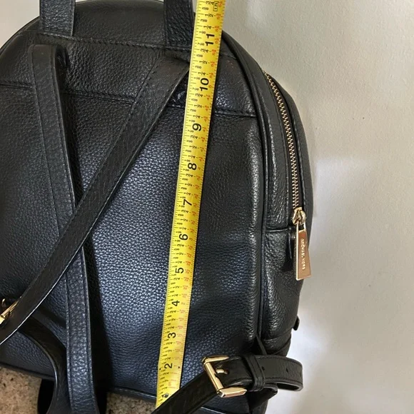 Lk new Michael KORS Black pebble leather Rhea zip Backpack. 3 pockets 1 inside - Picture 10 of 12